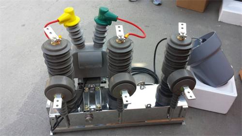 云控ZW32-12F双电源真空断路器